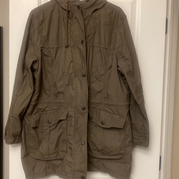 Eddie Bauer. Light weight, wind resistant jacket. Taupe. XL - Picture 1 of 4